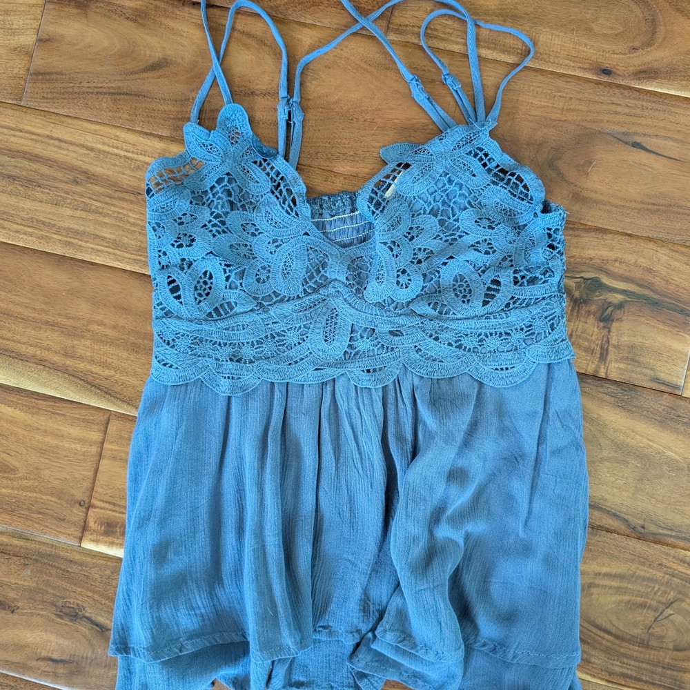 Listicle Elegant Blue Lace Apparel